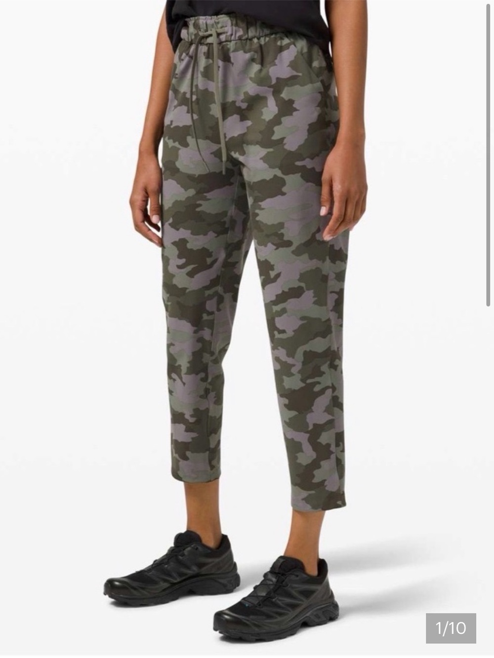 lululemon size 4 keep moving Camo Cropped Joggers - Olive & Gray